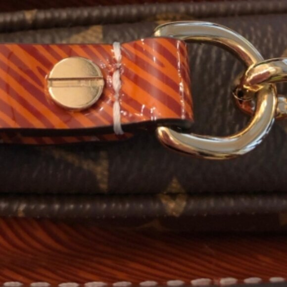 Louis Vuitton Pochette Metis Shiny Leather Reverse Monogram Bag 📦🏃🏻💨⚡🚚 - Picture 8 of 16